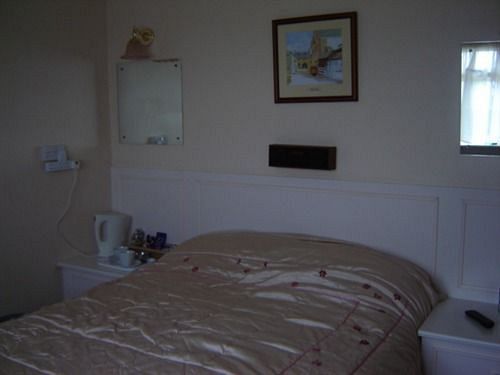 The Fox & Hounds Hotel Swindon Eksteriør billede